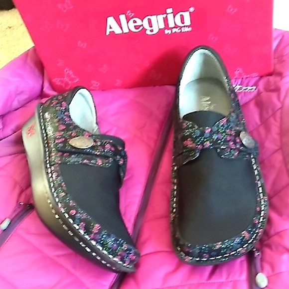 Alegria Shoes - New In Box! Alegria Women's Black Floral Shoes Size 39